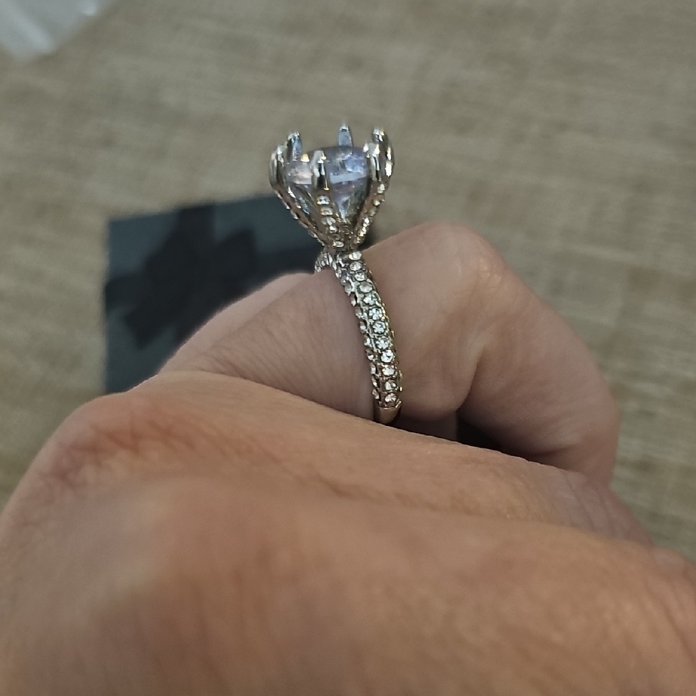 Elegant Silver Ring with Clear Stone - Picture 6 of 6